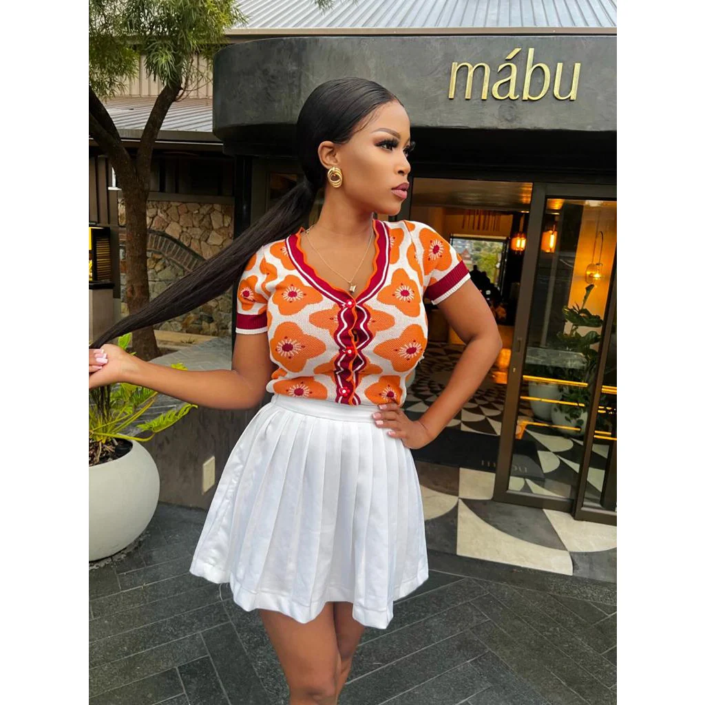 Buttoned Printed V-Neck T-Shirt - Image 6