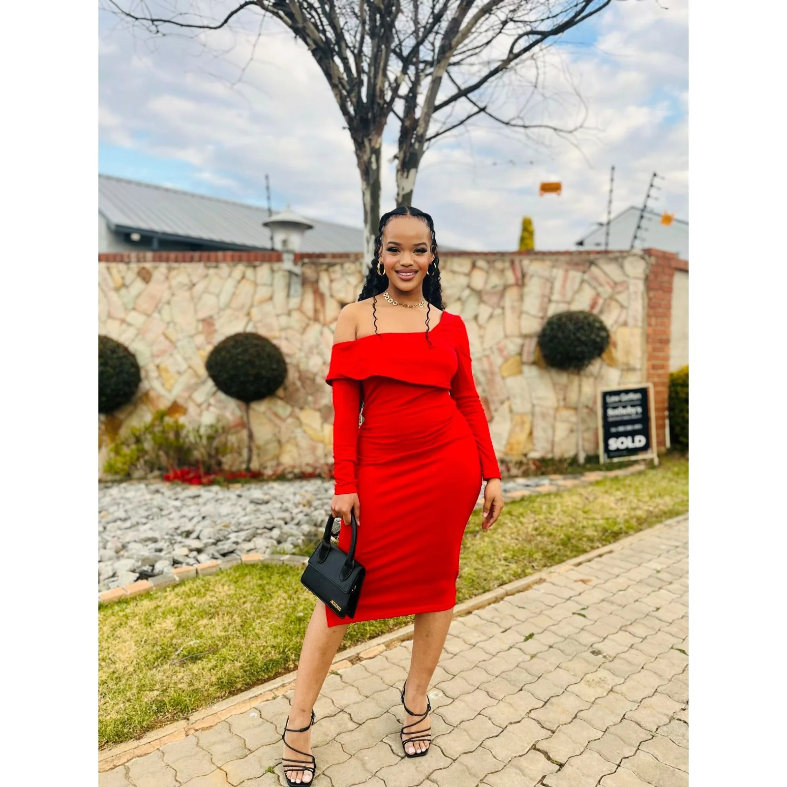 Bodycon One Hand Off Shoulder Dress - Image 9