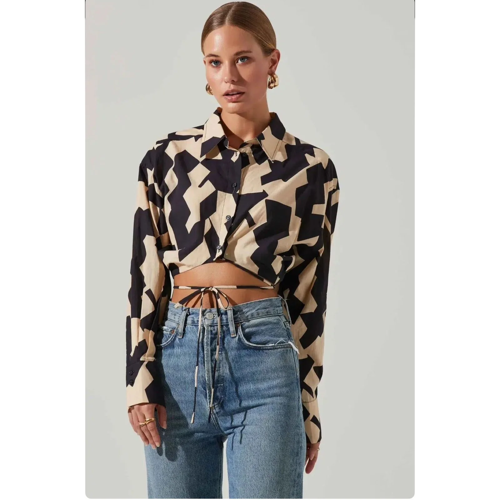 Geometric Print Longsleeve Crop Shirt