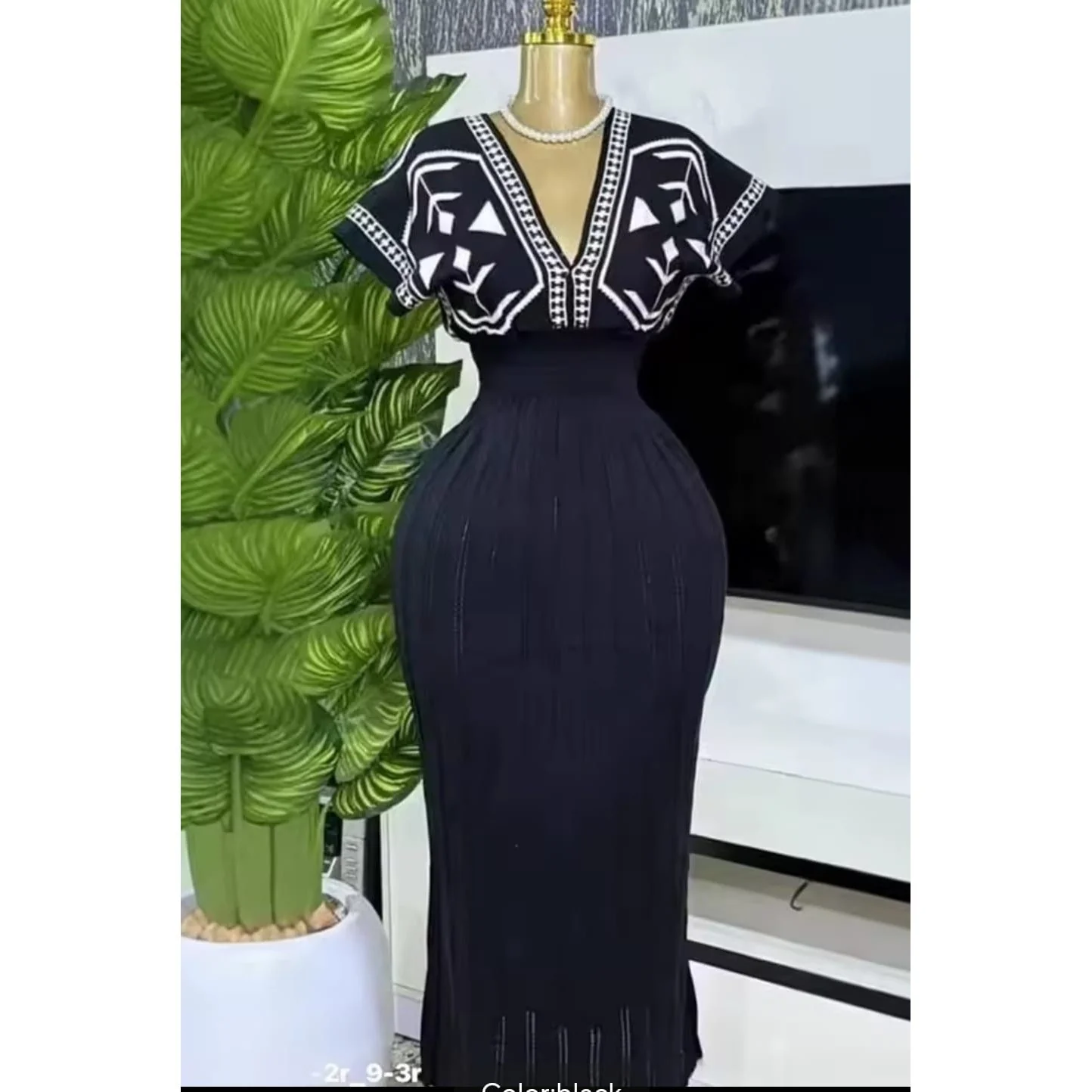 Knitted  V-neck Pattern Printed Dress - Image 5