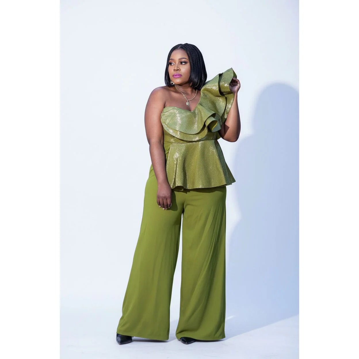 One off-shoulder Classy Vintage Jumpsuit. - Image 2