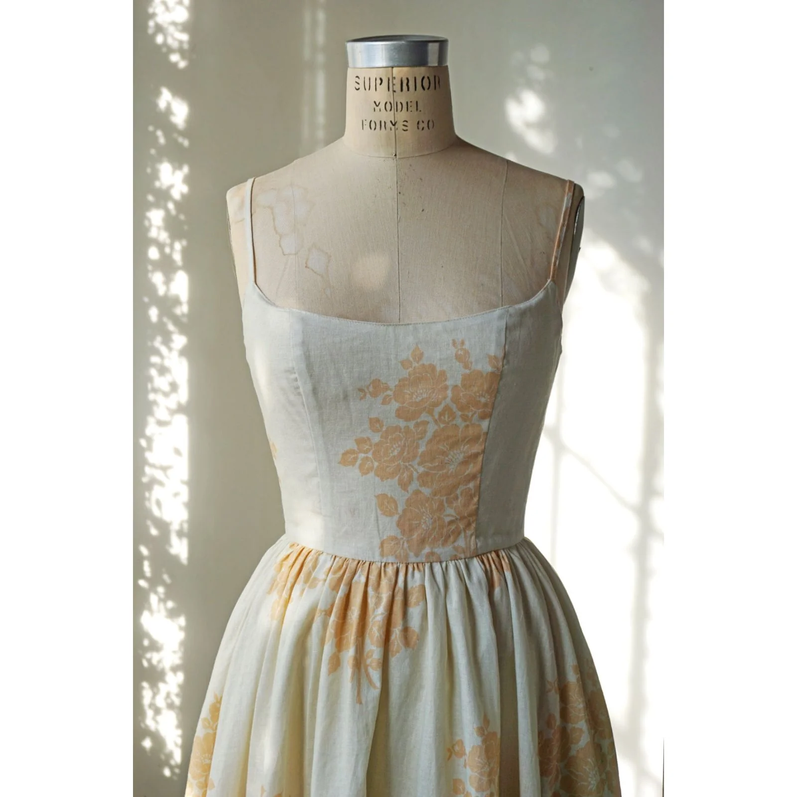 Sleeveless Floral A Line Fit Flare Midi Dress - Image 5
