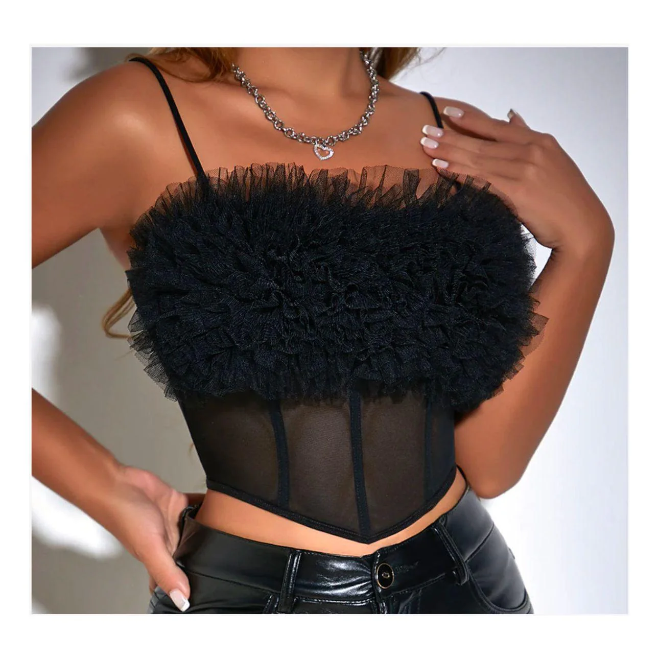 Slim-Fit Cropped Strapless Top With 3D Floral Lace. - Image 3