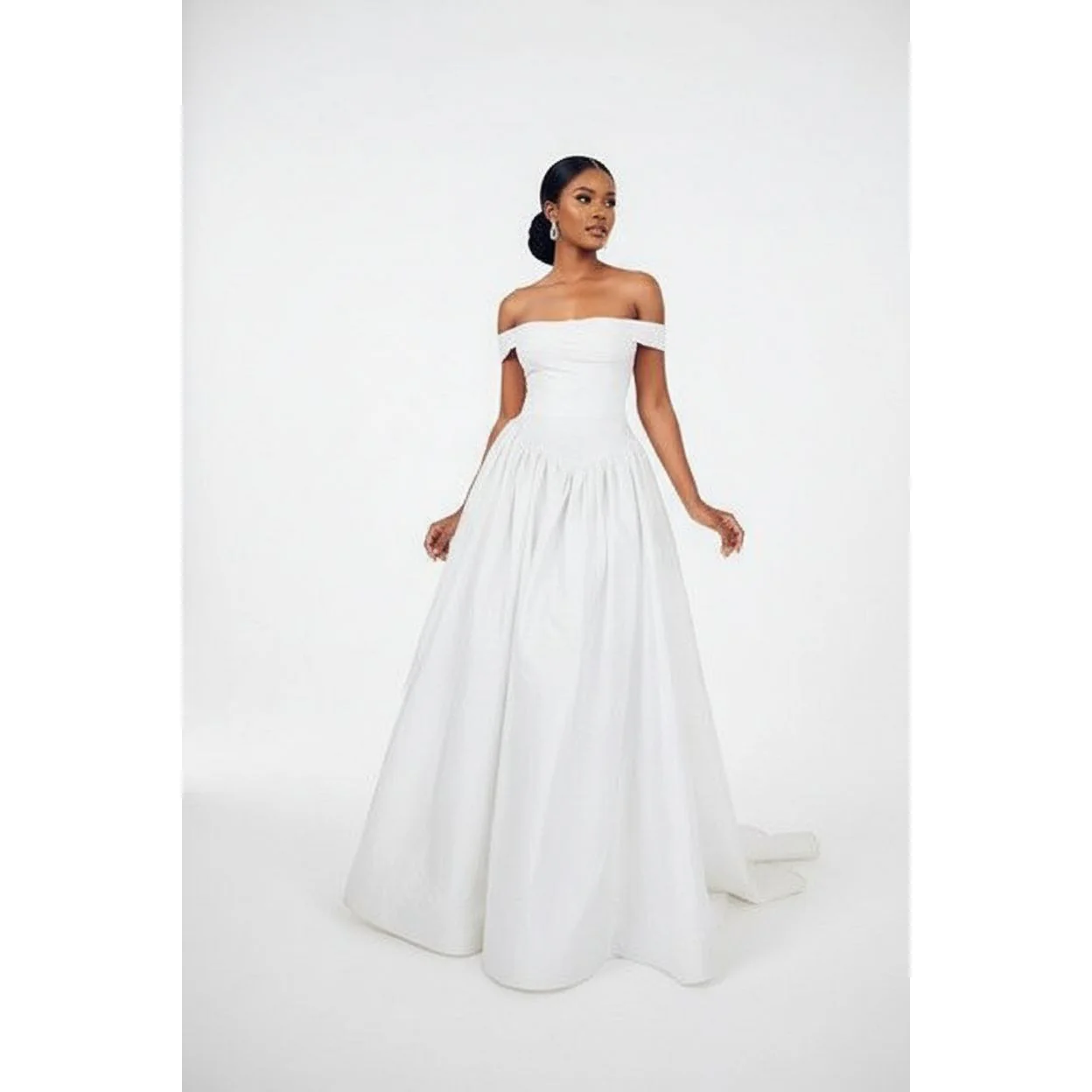 Off-Shoulder Spaghetti Lace Up Pleated Maxi Dress. - Image 3