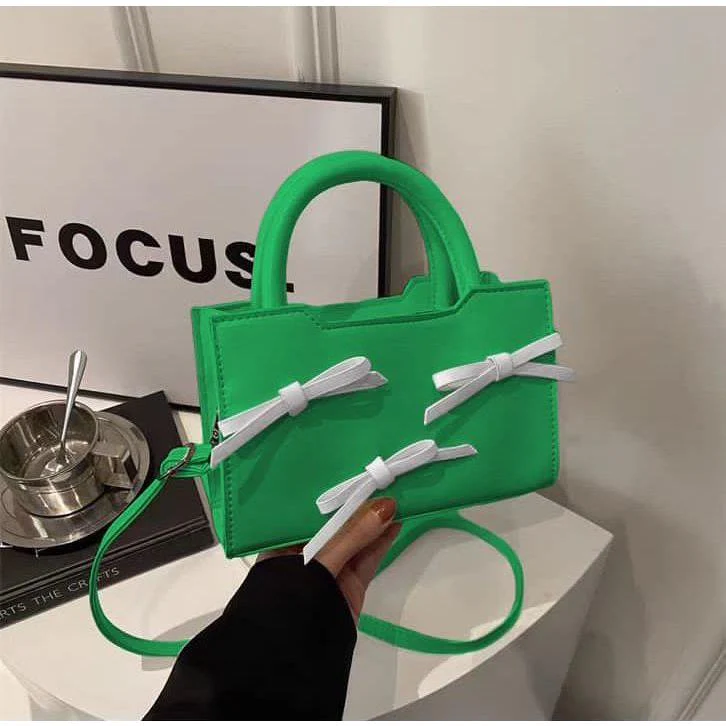 Bow Knot Style Casual Crossbody Bag. - Image 2