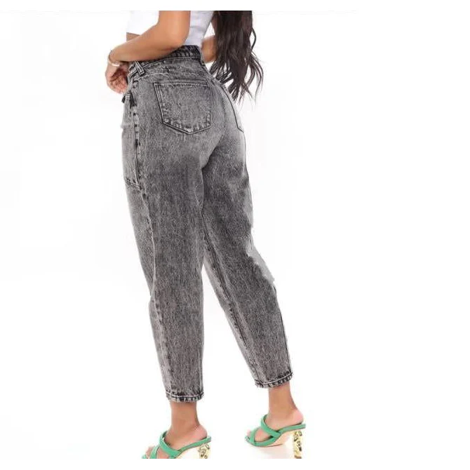 Retro Tapered Black Denim Jeans - Image 4